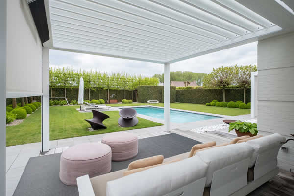 pergola bioclimatique attenante